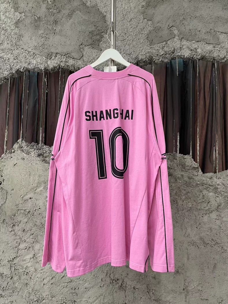 Balenciaga Balenciaga Pink Manchester United Shanghai Long Sleeve Size US S / EU 44-46 / 1 - 2 Thumbnail