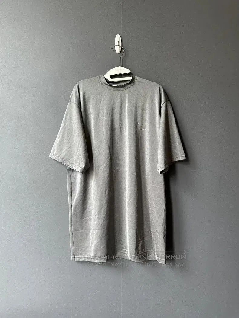 Balenciaga Balenciaga Silver Short Sleeve Top. Size US S / EU 44-46 / 1 - 1 Thumbnail