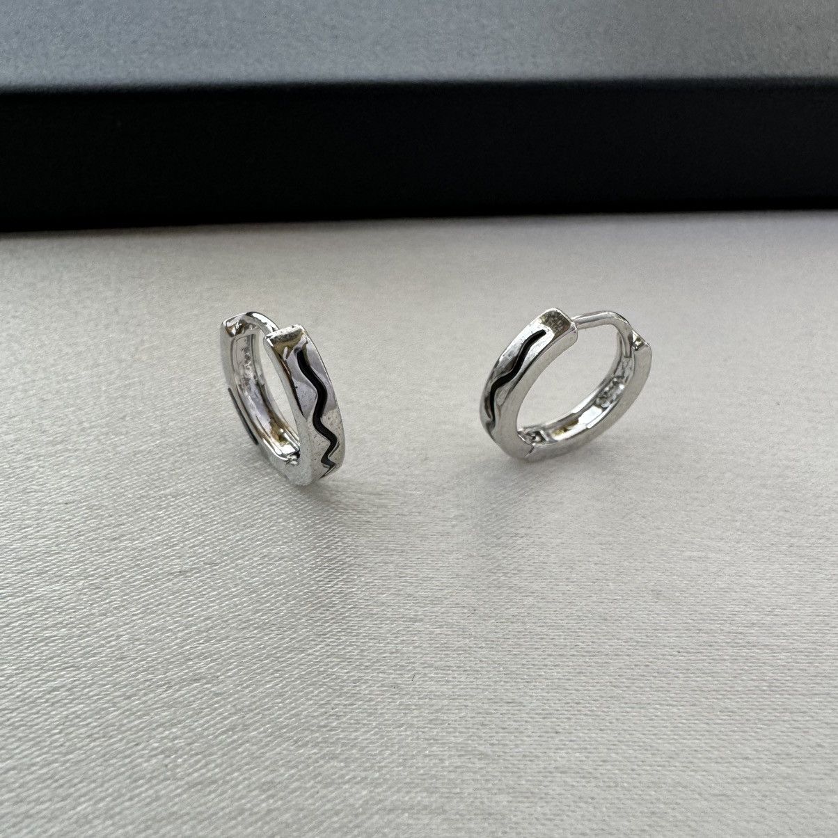 Other 14mm Wavy Stripe Hoop Earrings for Men Women,Unisex Style Size ONE SIZE - 1 Thumbnail