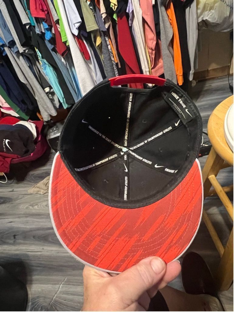 Nike Men's Nike One Size Black Red Grey Flat Bill Snapback Hat Size ONE SIZE - 5 Thumbnail