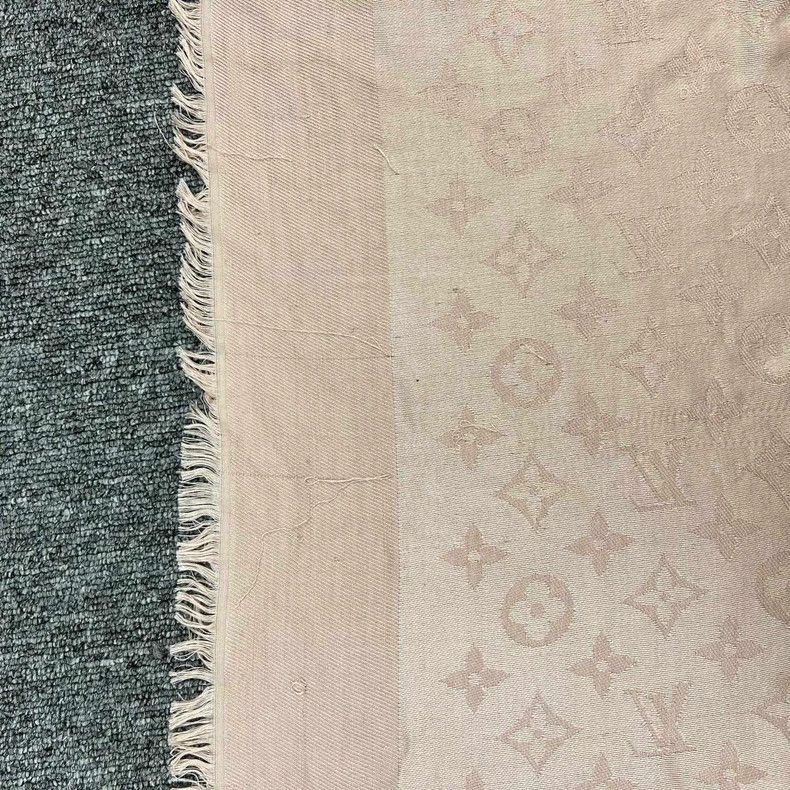 Louis Vuitton Louis Vuitton Pink presbyopic wool silk shawl Size ONE SIZE - 7 Thumbnail