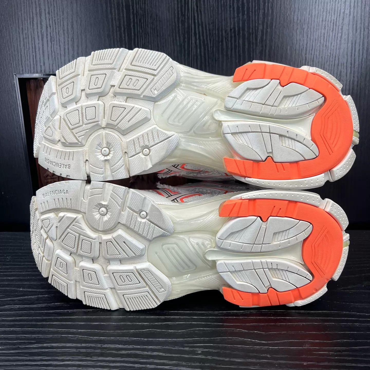 Balenciaga Balenciaga Runner Distressed White Orange 41 Mint Size US 8 / EU 41 - 4 Thumbnail