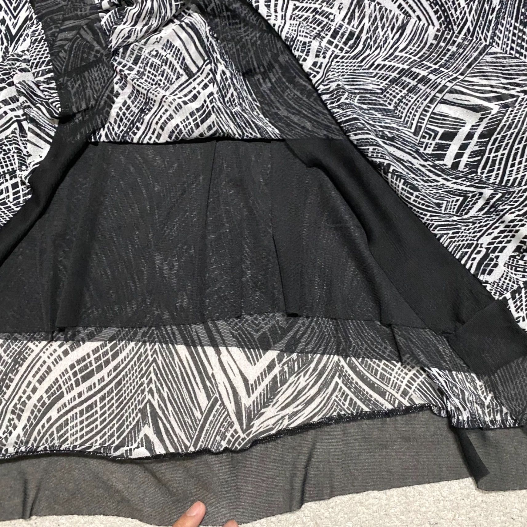 Vintage Catherines Blouse Shirt Geometric 3X Black White V-Neck 3/4 Sleeve Sheer Womens Plus 3X Shirt Geometric Black White V-Neck 3/4 Sleeve Sheer Size XXL / US 16-18 / IT 52-54 - 6 Thumbnail