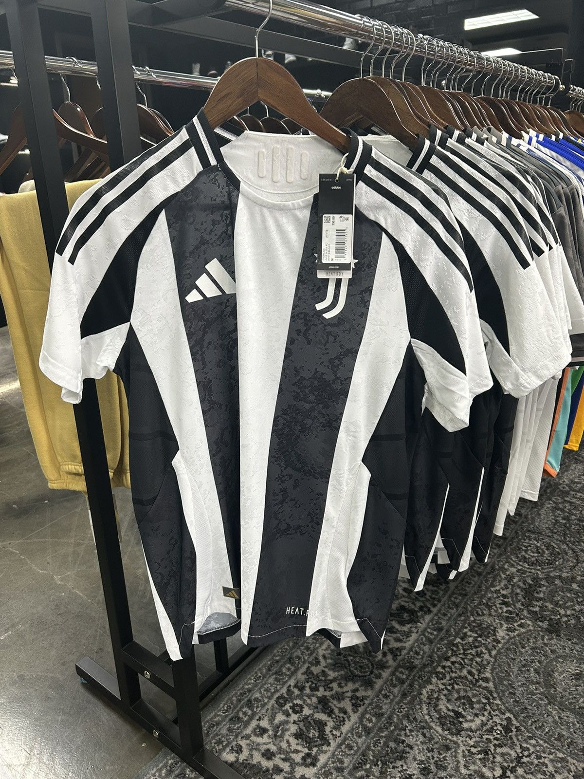 Adidas 2024 Juventus home jersey Size US M / EU 48-50 / 2 - 1 Thumbnail
