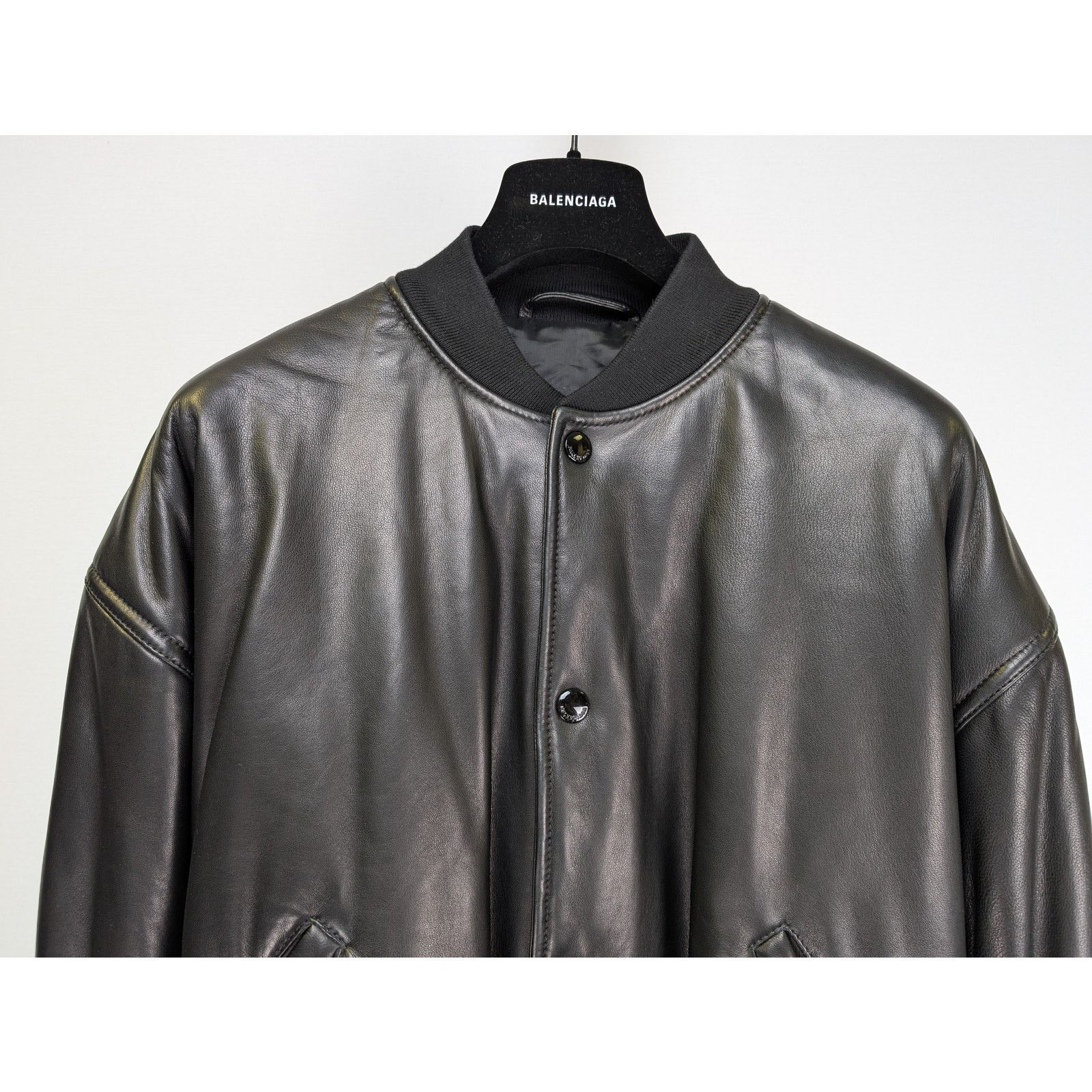 Balenciaga o1rshd1 Back Logo Leather Down Jacket in Black Size US L / EU 52-54 / 3 - 5 Thumbnail