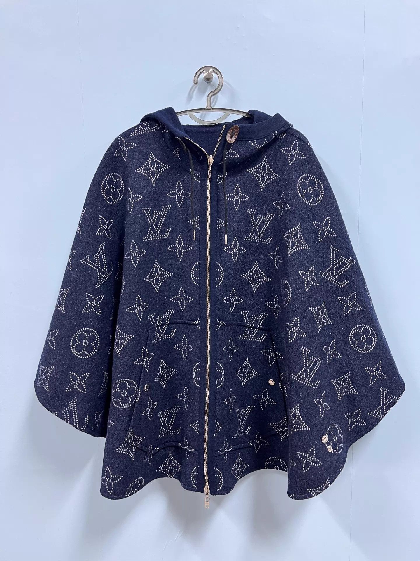Louis Vuitton LV Mint Navy Monogram Print Reversible Cloak Size ONE SIZE - 4 Thumbnail