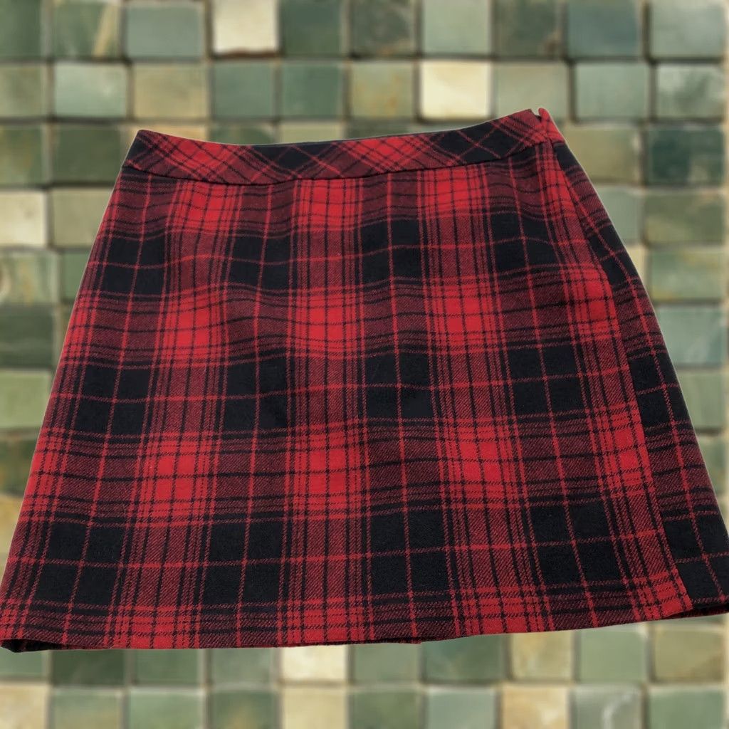Eddie Bauer Eddie Bauer Skirt Mini Wool Blend Zip Plaid Black Red MINT 14 Multicolor, 36In Fits, Short, Women, 90s? Size 36" / US 14 / IT 50 - 1 Thumbnail