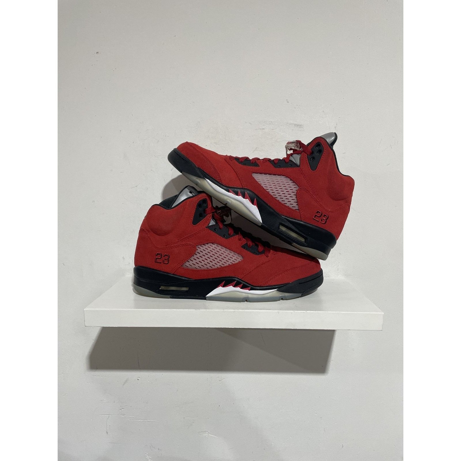 Jordan Brand NIKE JORDAN 5 RAGING BULL RED 2021 SIZE 10 PREOWNED Size US 10 / EU 43 - 1 Thumbnail