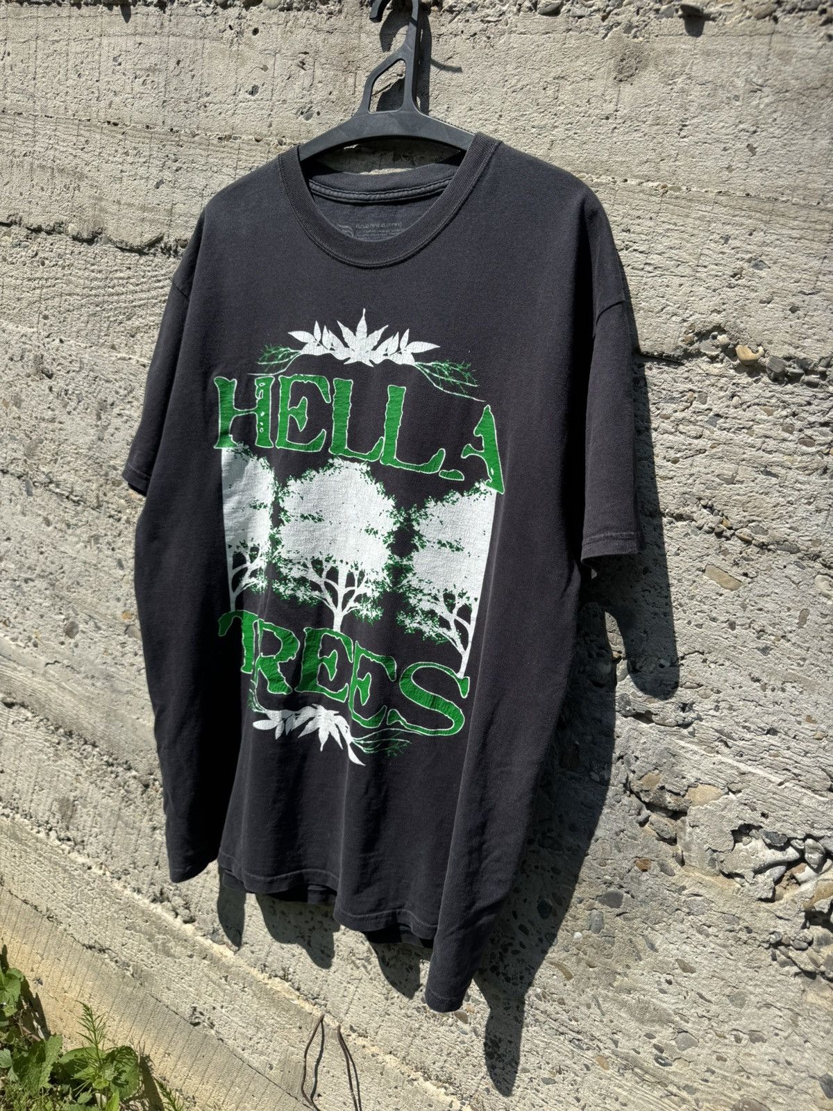 Vintage Vintage Hella Trees Y2k Distressed Tee Size US L / EU 52-54 / 3 - 2 Thumbnail