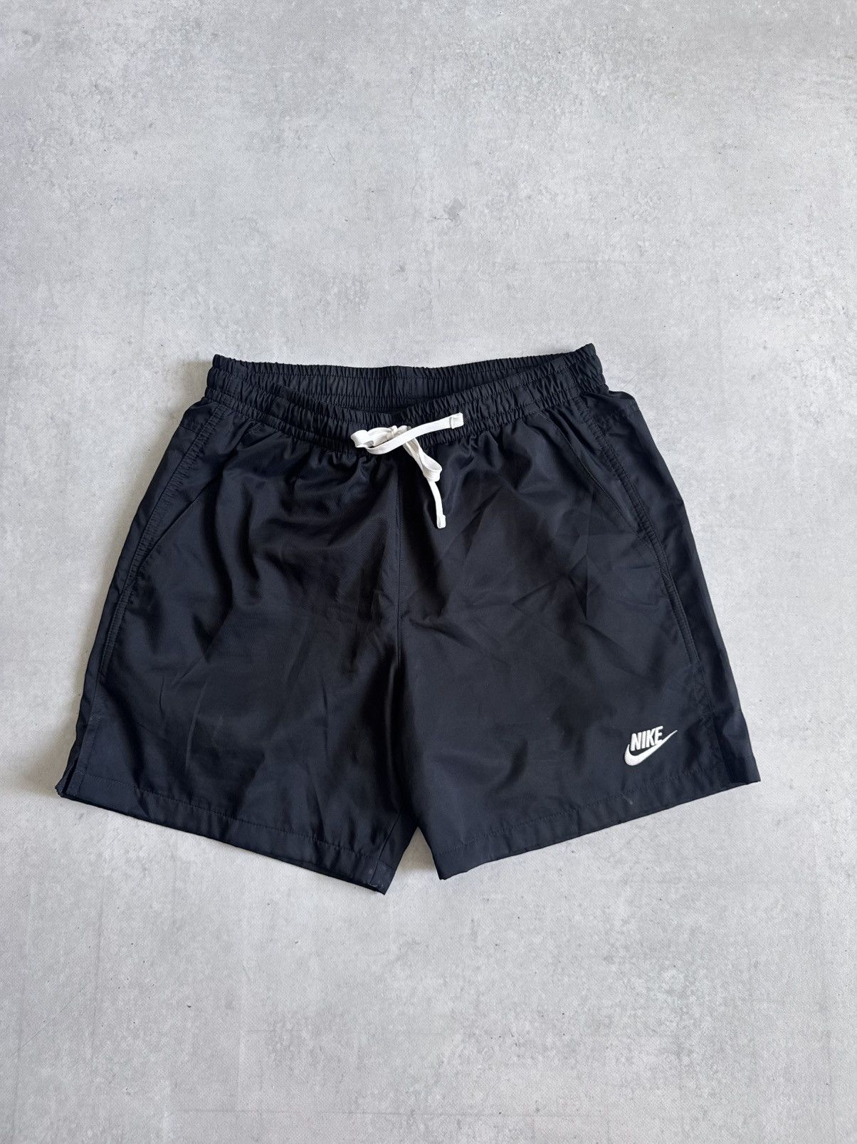 Nike Nike Nylon Y2K Basic Sports Unisex Shorts Regular Hype Size US 31 - 1 Thumbnail