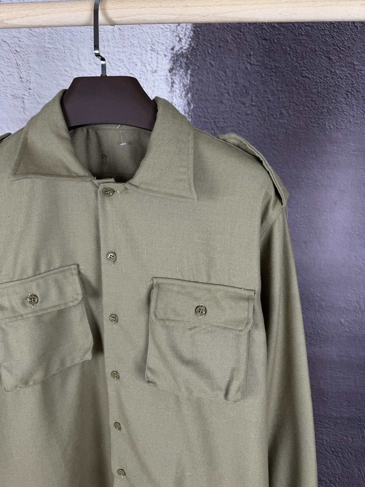 Vintage Vintage 70s Military Utility olive green long sleeve shirt Size US L / EU 52-54 / 3 - 4 Thumbnail