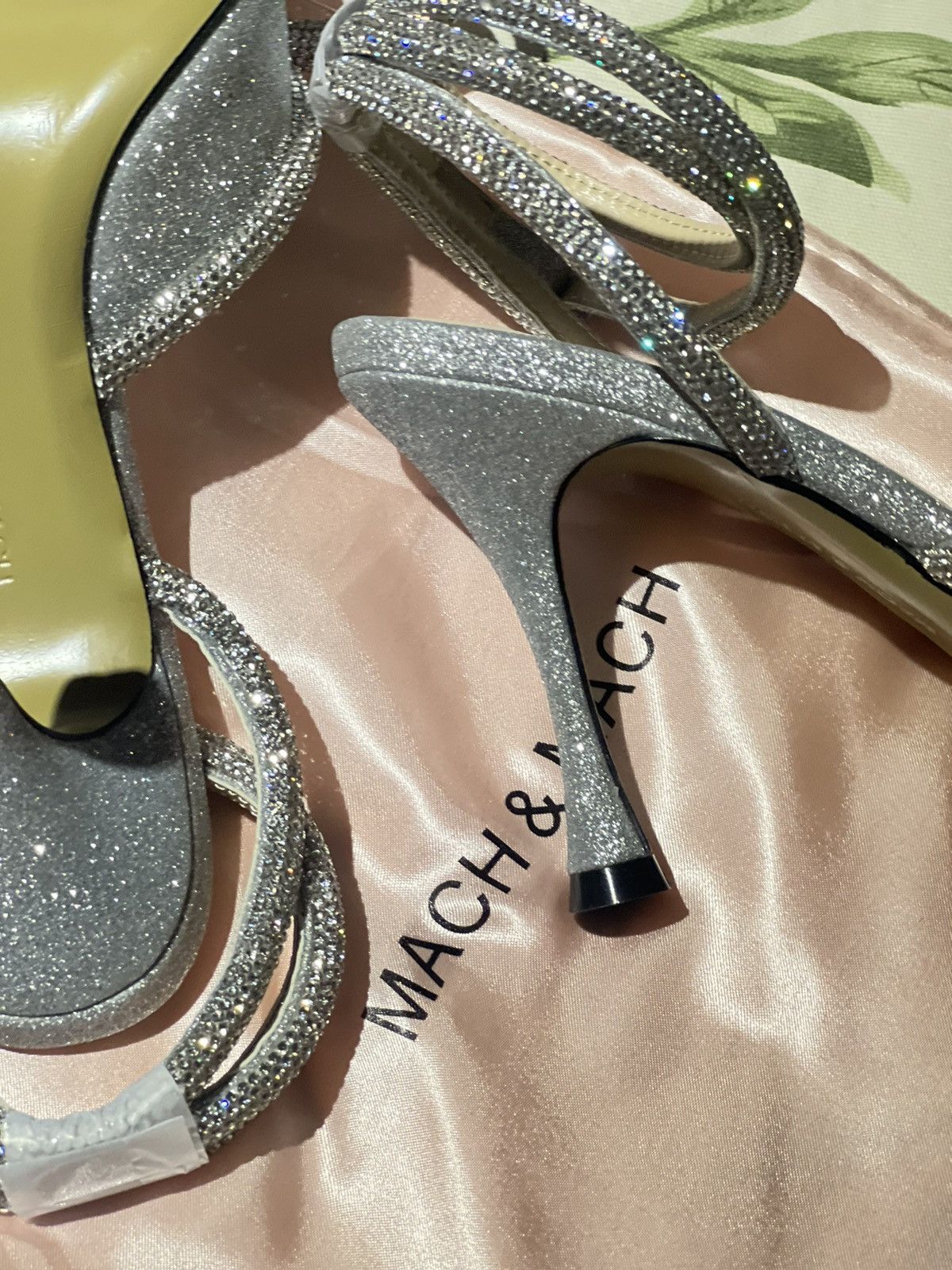 MACH & MACH Iconic Silver Bow Glitter heels Size US 8 / IT 38 - 6 Thumbnail