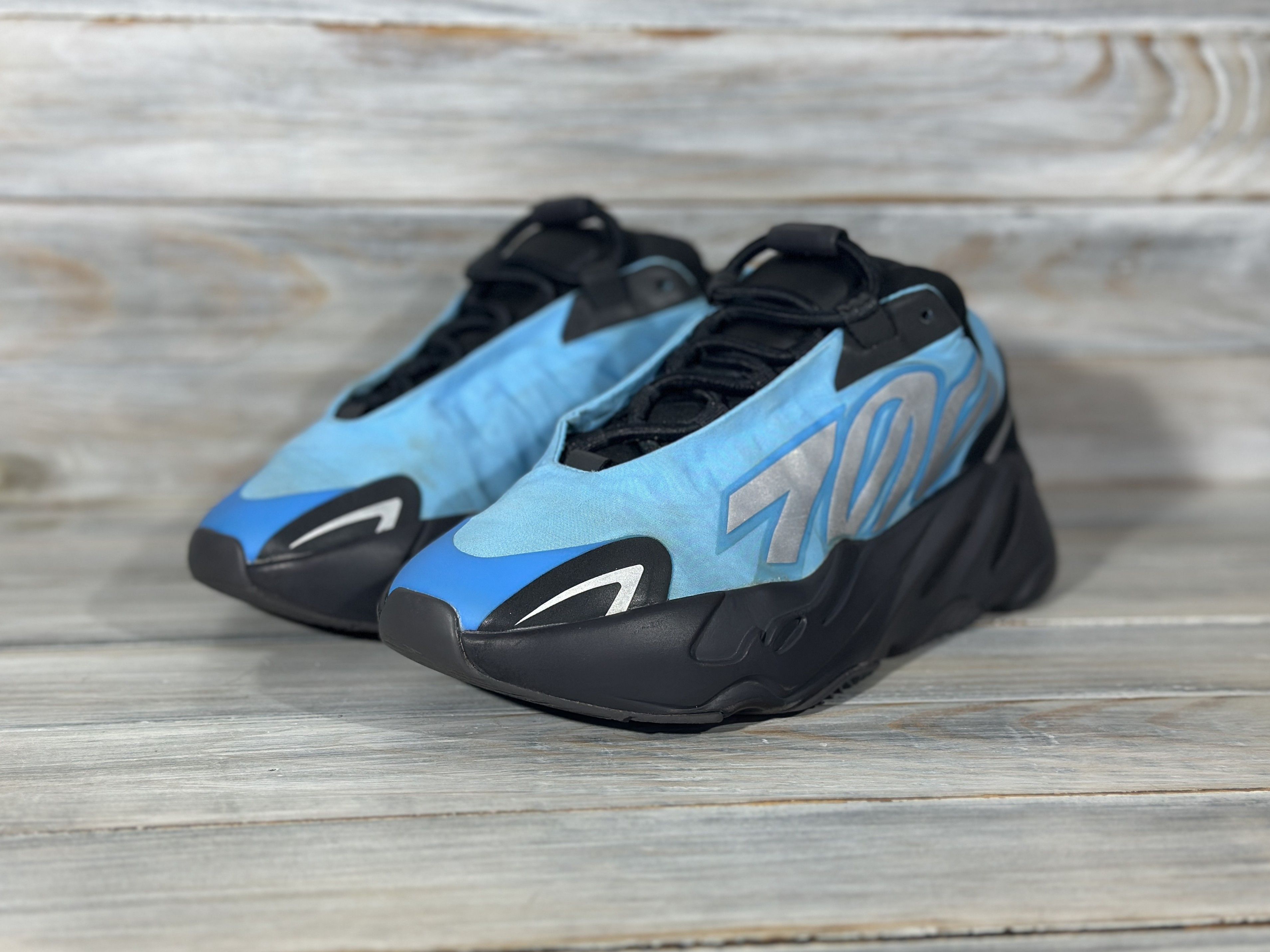 Adidas Adidas Yeezy Boost 700 'Bright Cyan' Kids Sneakers Synthetic Size US 5 / EU 37 - 6 Thumbnail