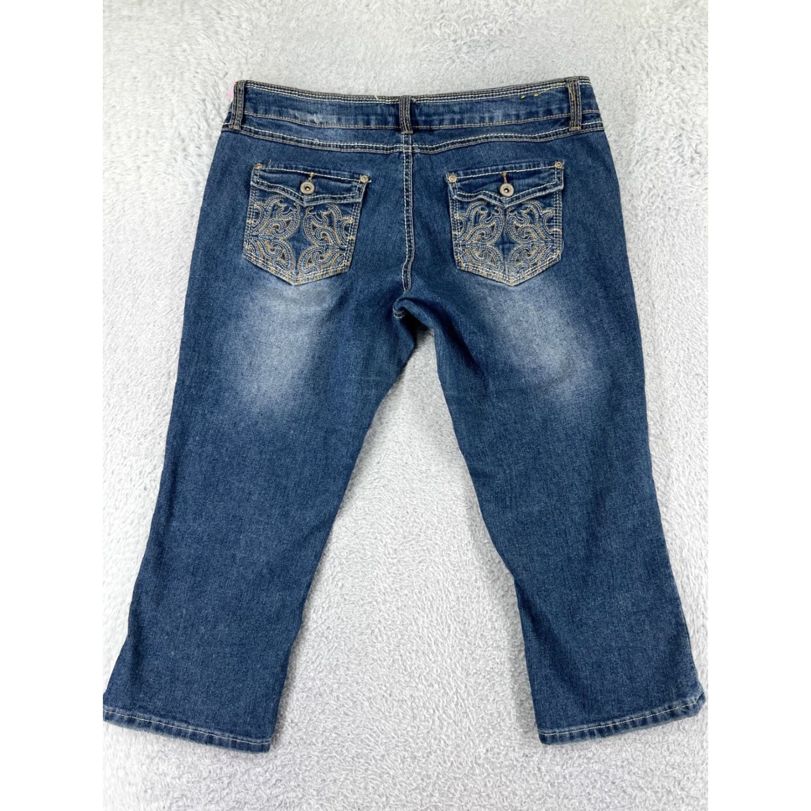 Vintage Rue21 Women's Capri Jeans Size 11 Blue Denim Embroidered Studded Cotton Blend Size 32" / US 10 / IT 46 - 3 Thumbnail