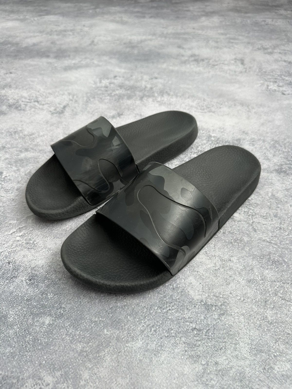 Valentino Valentino Garavani Black Camo Rubber Sliders Slip Ons Size US 10 / EU 43 - 2 Thumbnail