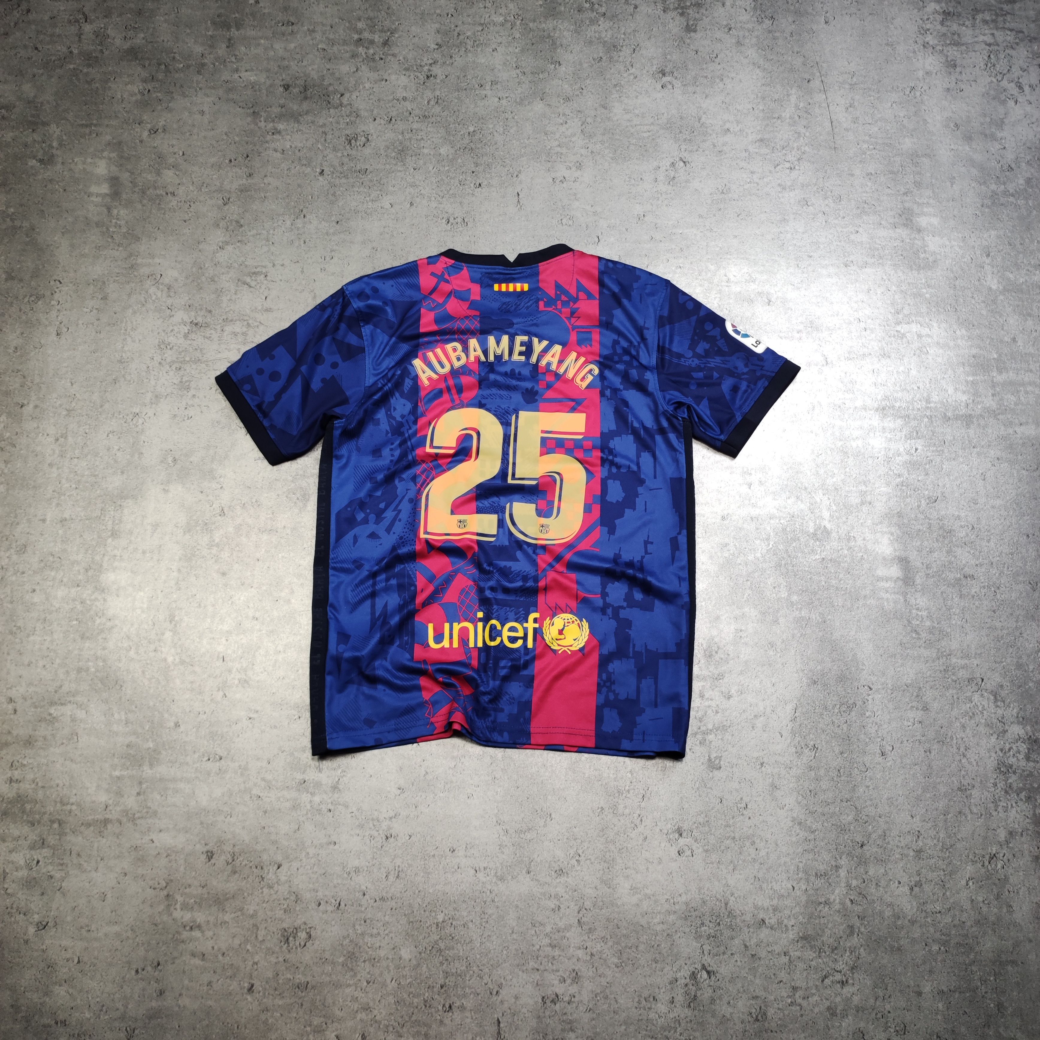 Other RARE FC Barcelona 2021 Third #25 Aubameyang Soccer Jersey Size US XS / EU 42 / 0 - 1 Thumbnail