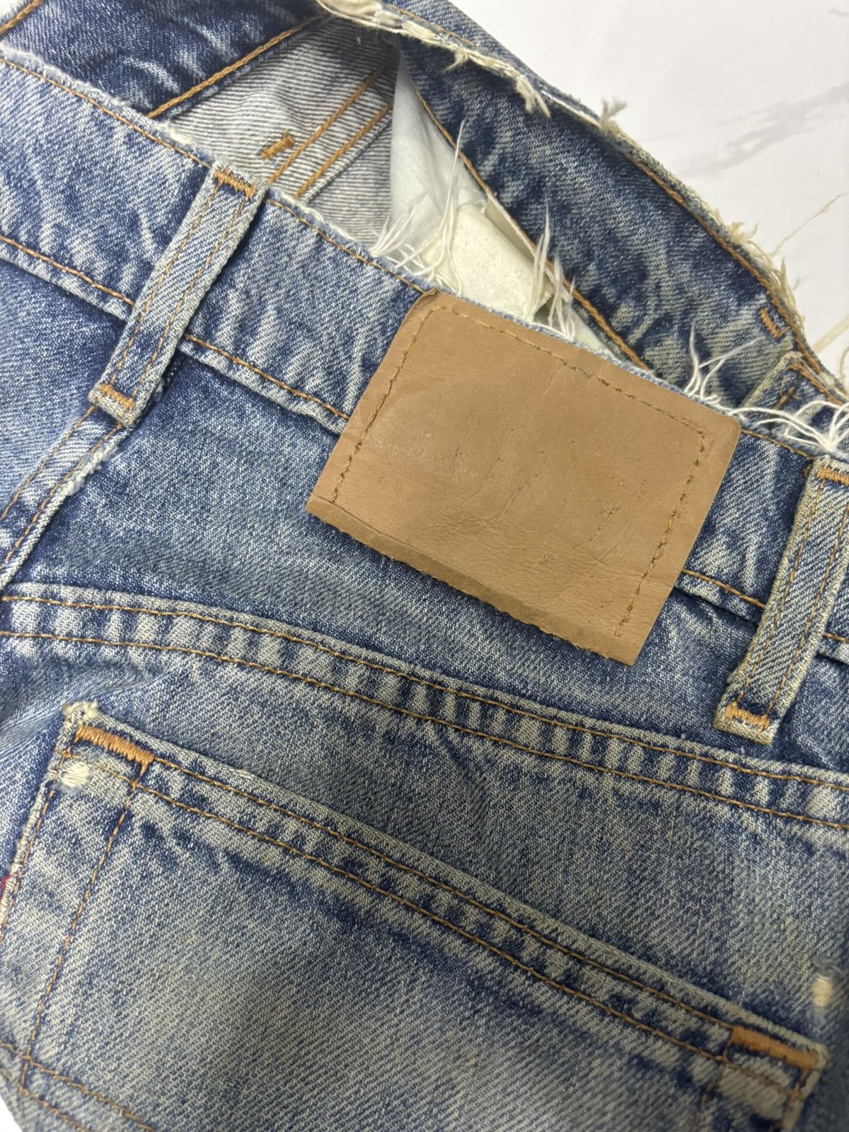 Levi's RARE LEVIS 501 BUTTON 501 DISTRESSED DENIM JEANS Size US 29 - 14 Thumbnail