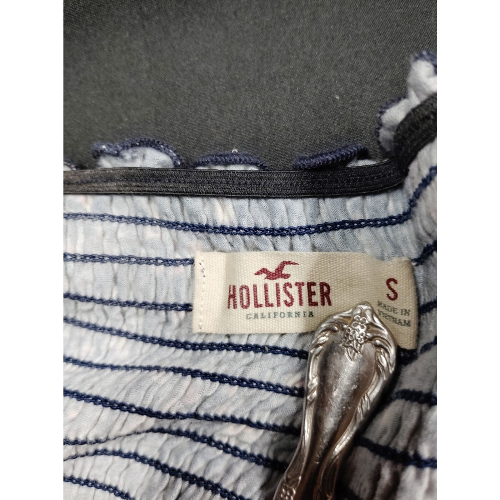Hollister Hollister Navy Floral Smocked Short Sleeve Dress Size S / US 4 / IT 40 - 4 Thumbnail