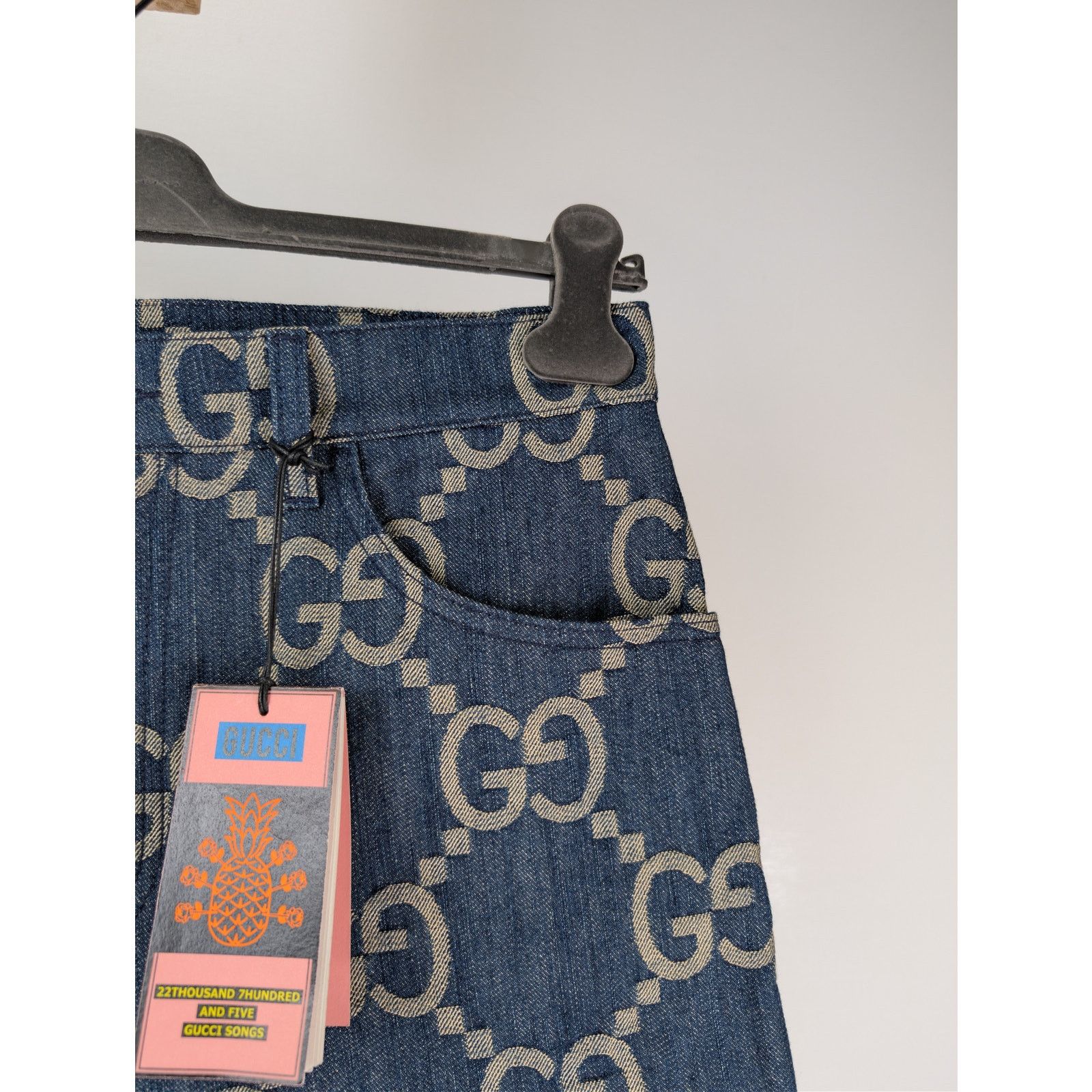 Gucci o1rshd1 Q:2 / GG Logo Pineapple Logo Shorts in Blue Size US 32 / EU 48 - 6 Thumbnail
