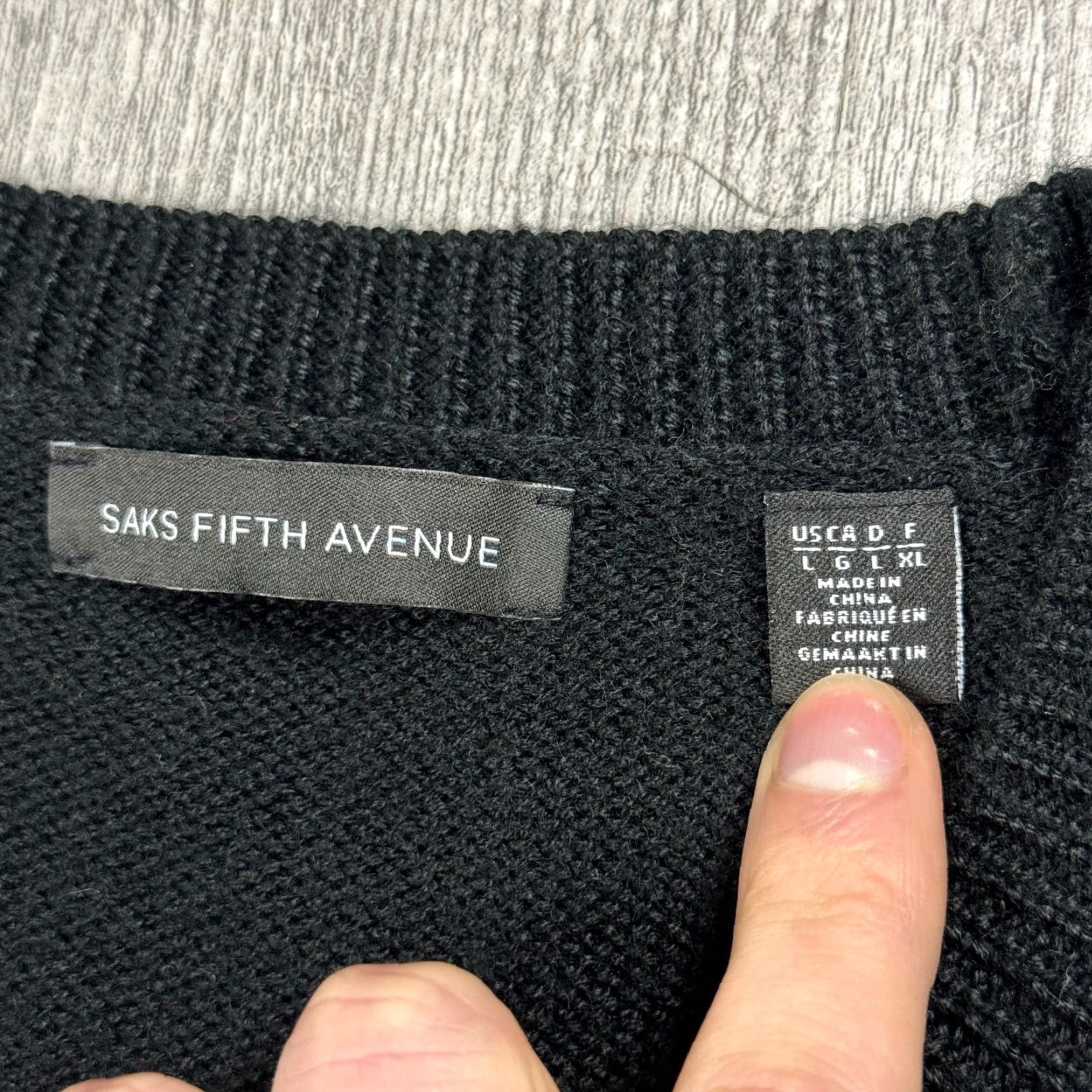 Saks Fifth Avenue VINTAGE Saks Fifth Avenue Mens Needle Punch Crewneck Sweater Wool Acrylic Size Large Black Striped Knit Wool Modern City Mens Size US L / EU 52-54 / 3 - 4 Thumbnail