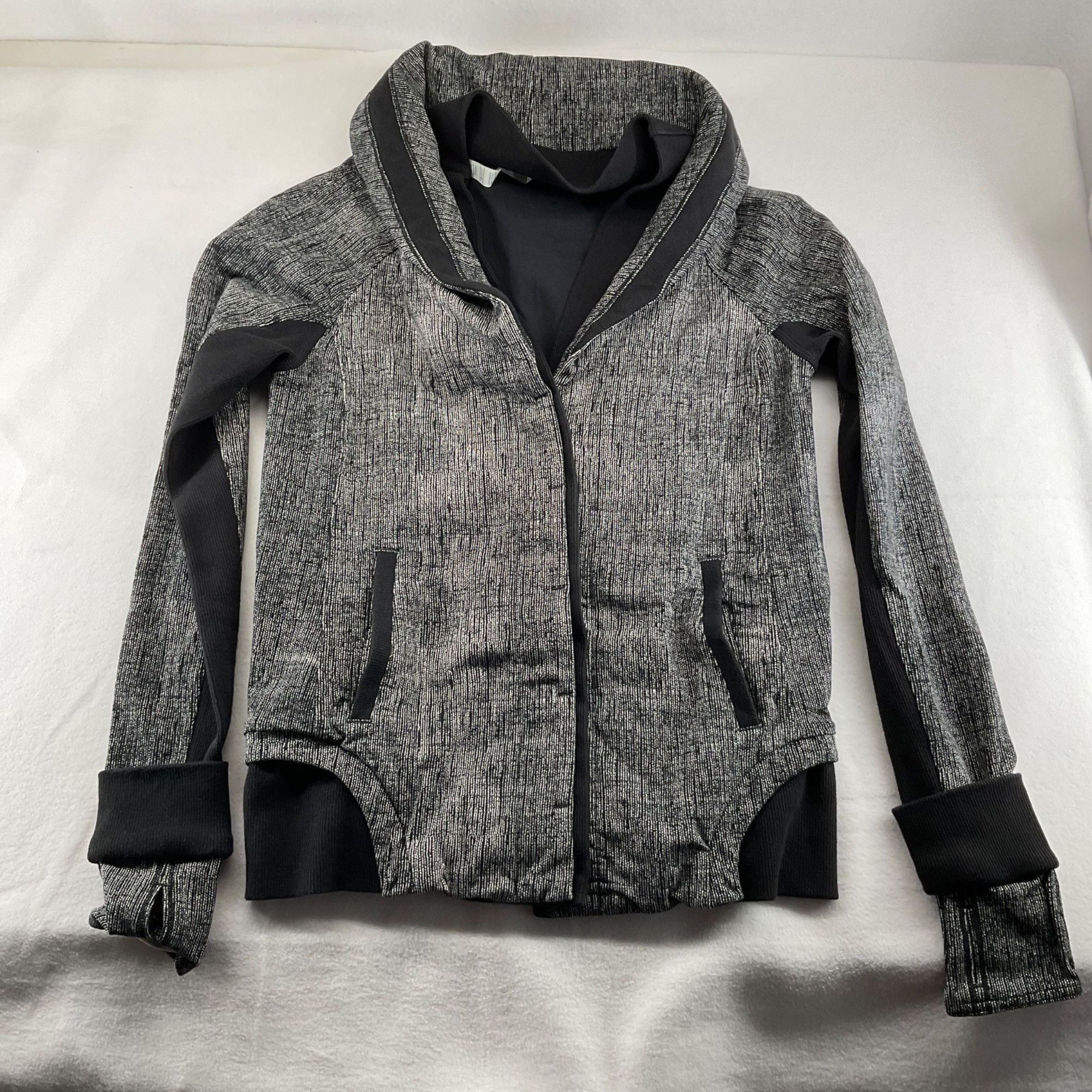 Lululemon Lululemon To Class Button Up Womans gray Jacket SZ8 bust36 Size M / US 6-8 / IT 42-44 - 1 Thumbnail
