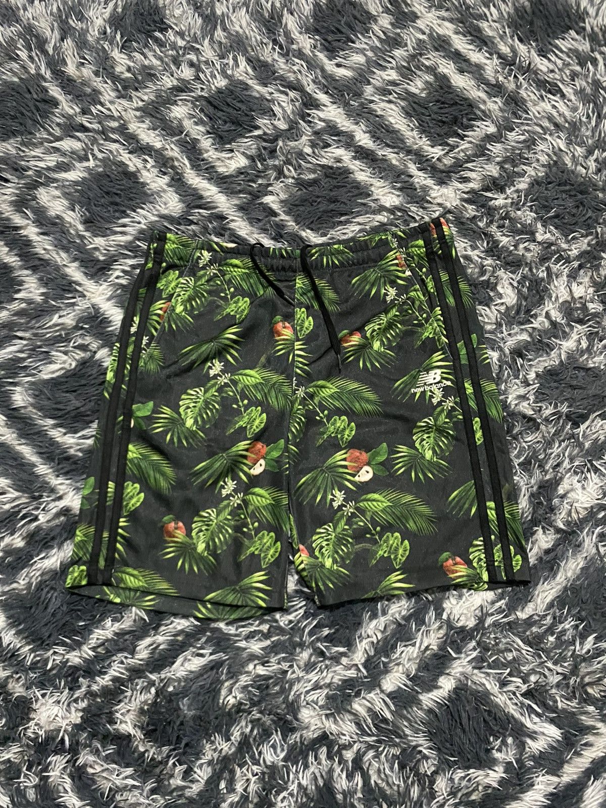 New Balance Vintage new balance floral short Size US 34 / EU 50 - 1 Thumbnail