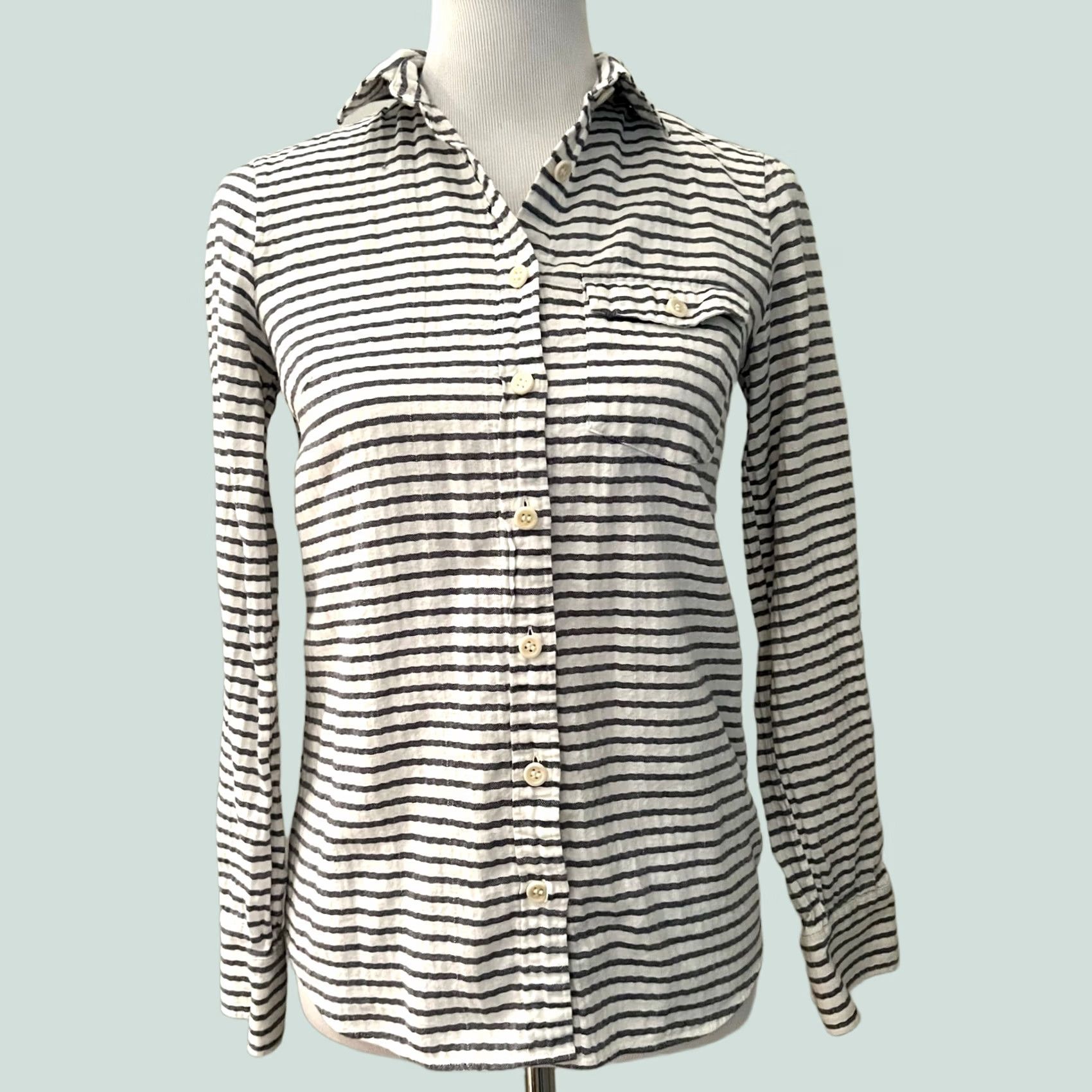J.Crew J.Crew Button-Up Shirt Women’s Sz 0 Striped Blue Collared Long Sleeve Casual Shirt Boy Shirts Off-White Color: Blue Mens Womens Boys Girls Size XS / US 0-2 / IT 36-38 - 1 Thumbnail