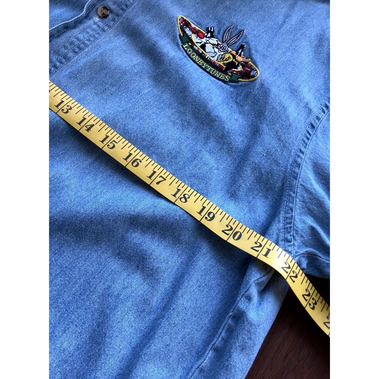 Vintage VINTAGE Warner Bros. Looney Tunes Denim Button-Up Shirt XL Men Blue Embroidered 90s Cartoons Shirts Size US XL / EU 56 / 4 - 5 Thumbnail