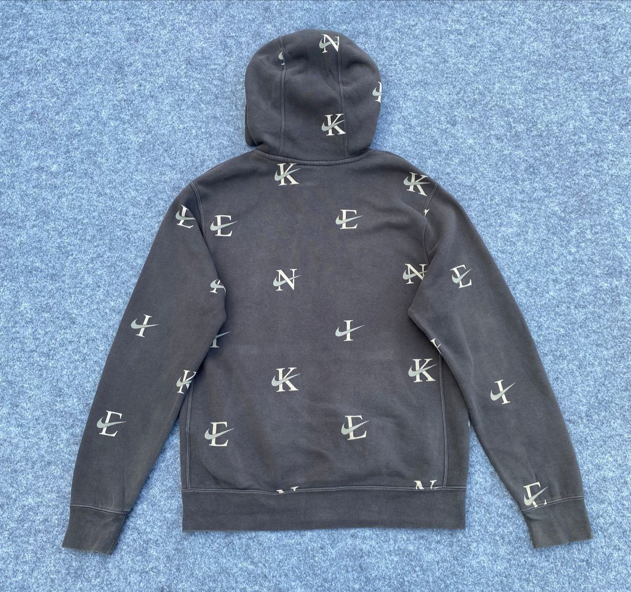 Nike Vintage Nike Swoosh Sportwear Distressed Hoodies Size US M / EU 48-50 / 2 - 2 Thumbnail