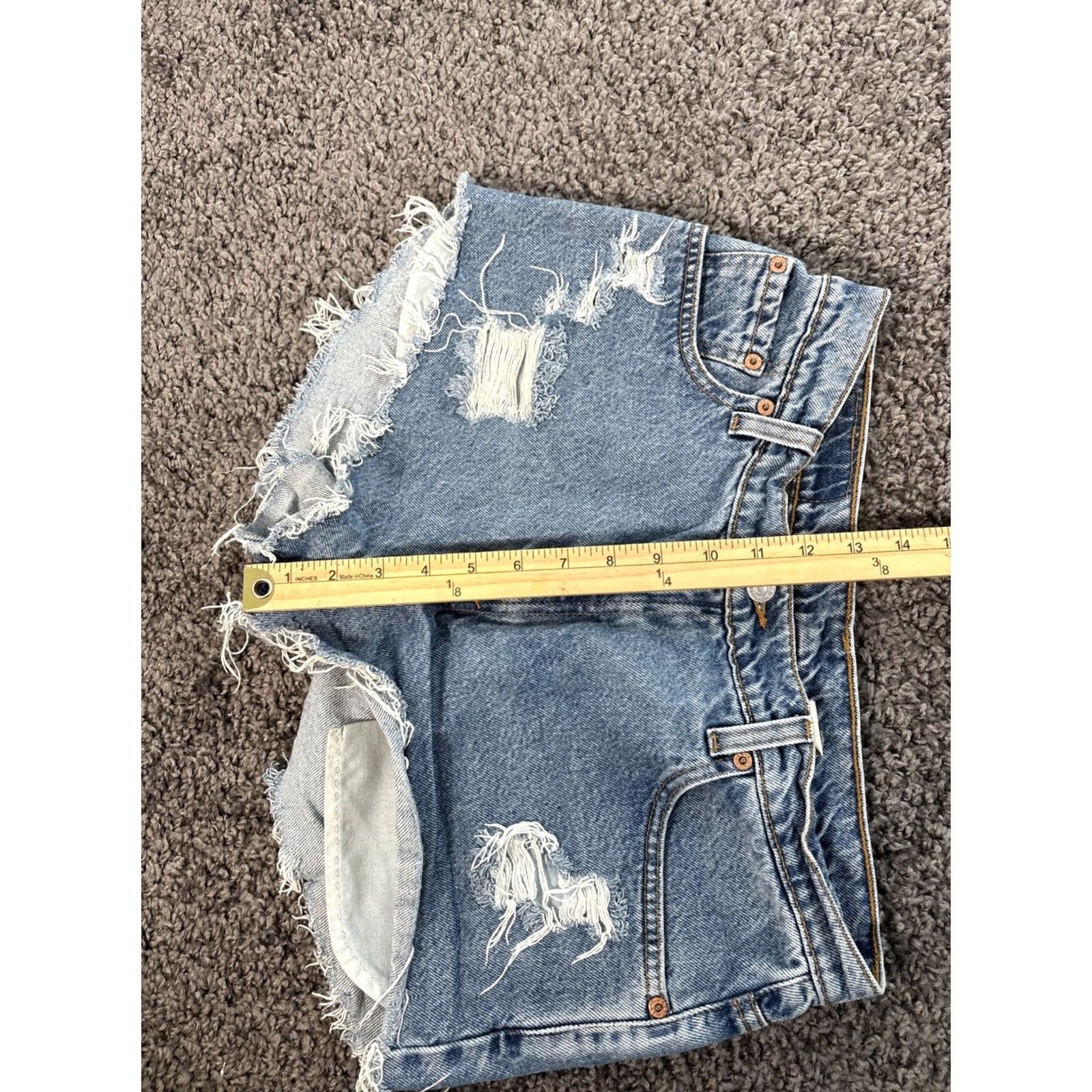 Levi's VINTAGE Levi’s Shorts Womens 30 High Rise Distressed Frayed Light Wash 90s Cut-Off Denim Blue Womens Size 30" / US 8 / IT 44 - 4 Thumbnail