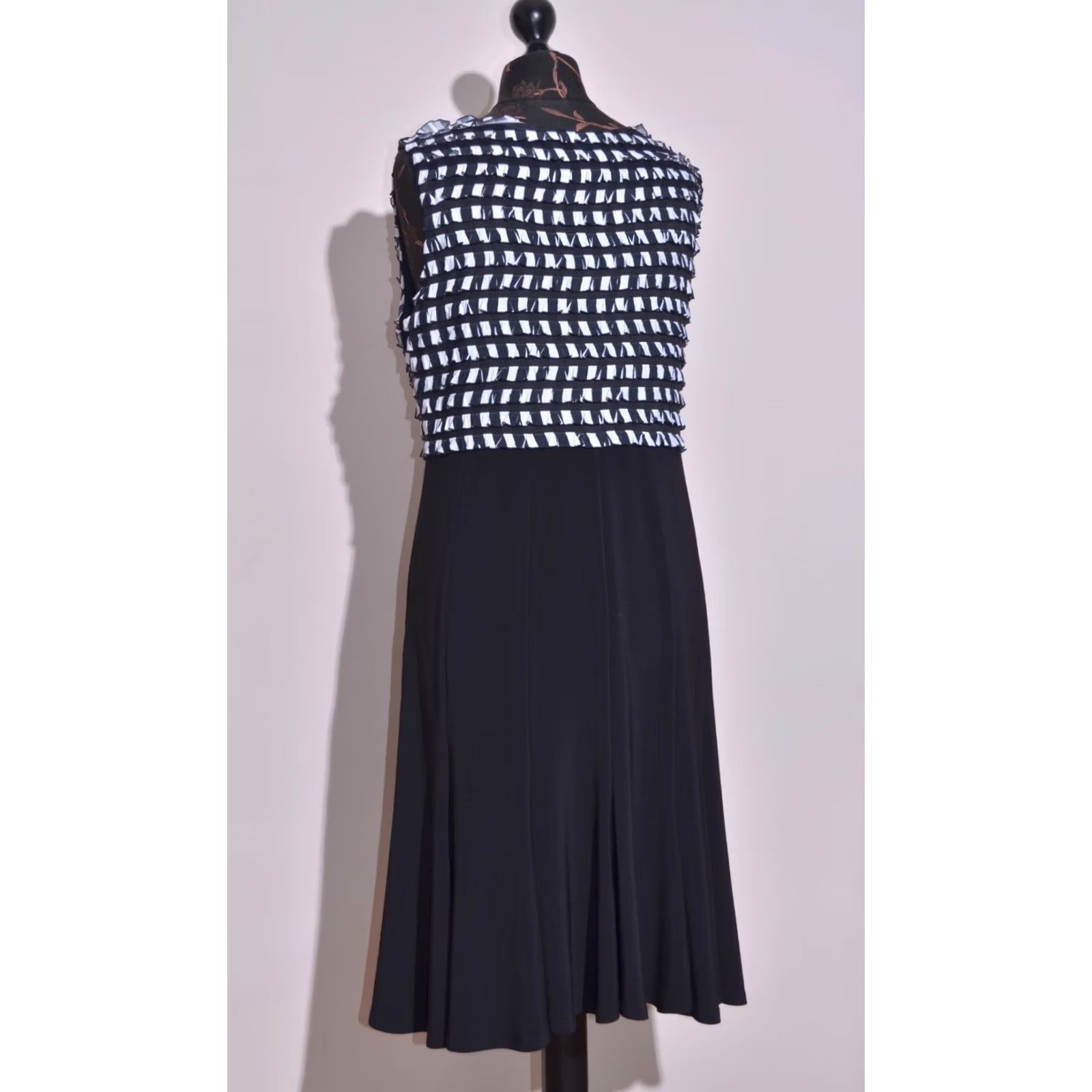 Joseph Ribkoff Joseph Ribkoff Women's Black Sleeveless V-Neck Ruffle Midi Dress UK18 Size XXL / US 16-18 / IT 52-54 - 5 Thumbnail