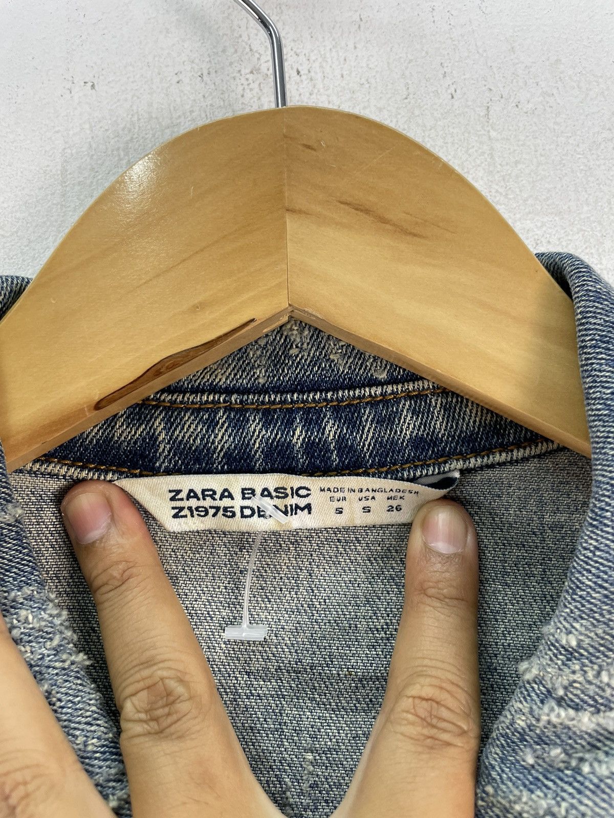 Zara Zara Women Trucker Denim Jacket Faded Wash Distressed Size S / US 4 / IT 40 - 3 Thumbnail