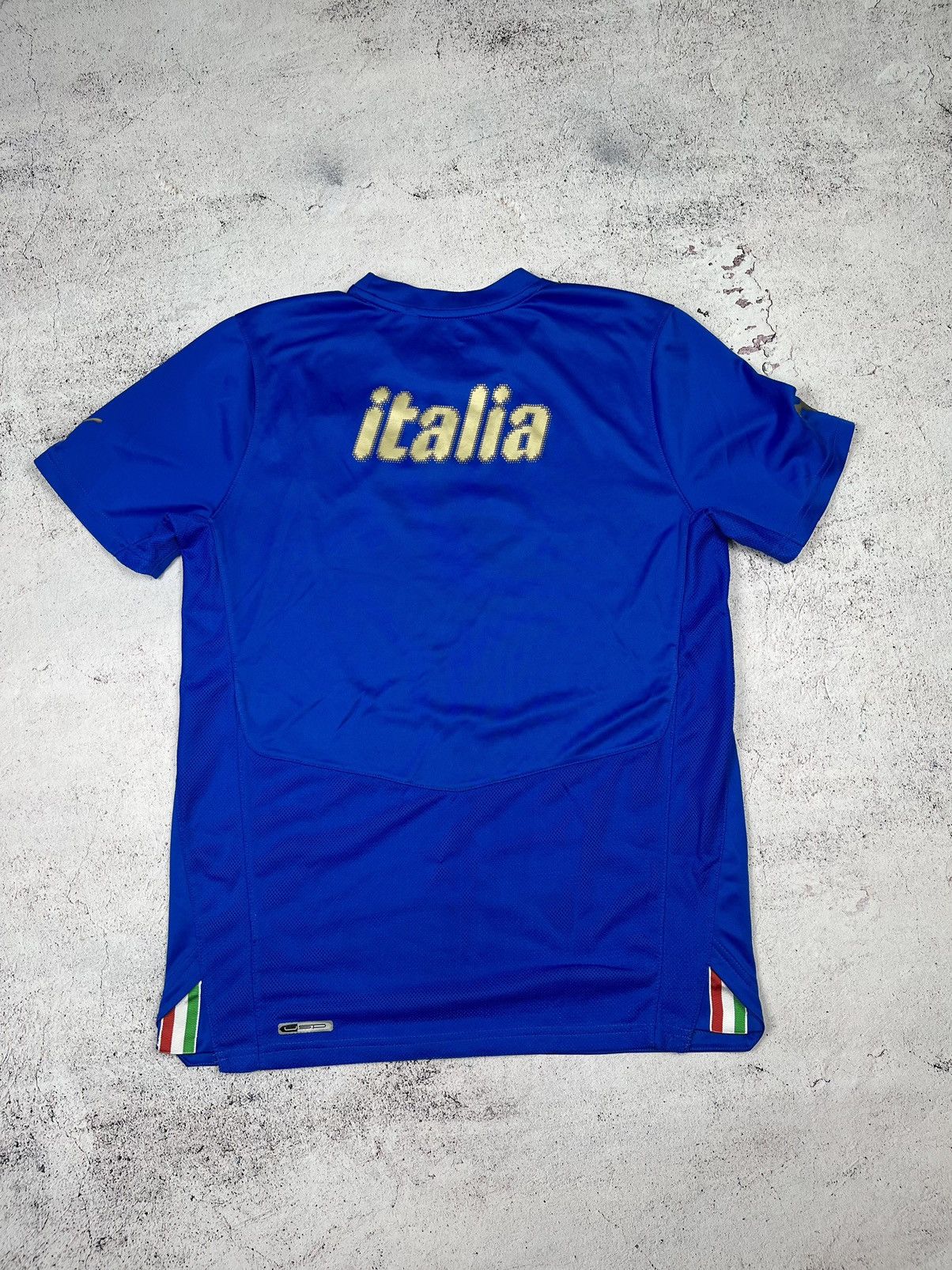 Puma ITALY NATIONAL FOOTBALL TRAINING JERSEY ITALIA PUMA,SIZE M Size US M / EU 48-50 / 2 - 7 Thumbnail