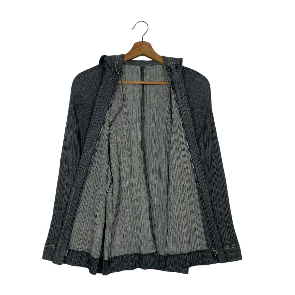 Pleats Please Issey Miyake Pleats Please Issey Miyake Hooded Zipper Jacket Size M / US 6-8 / IT 42-44 - 12 Thumbnail