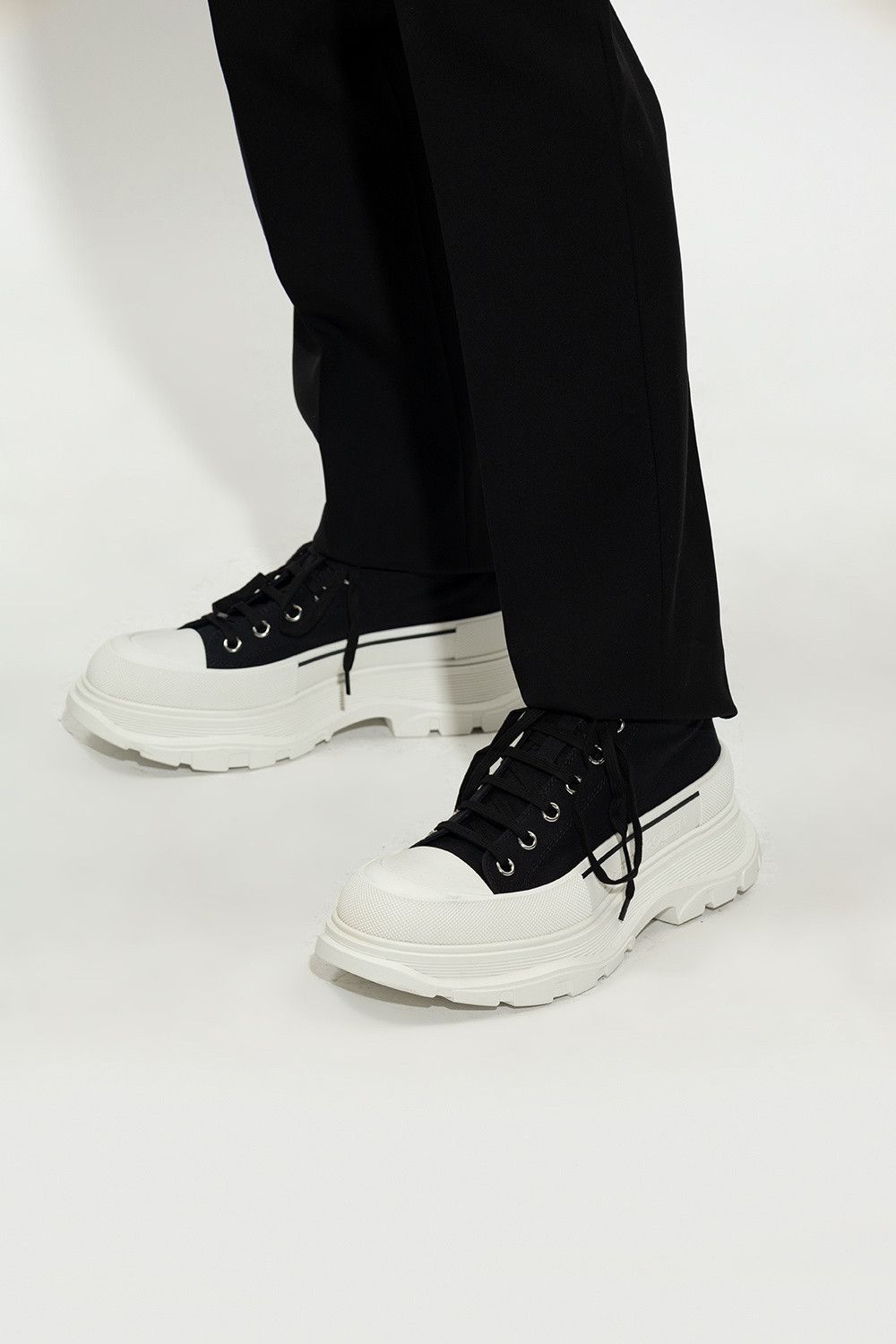Alexander McQueen o1s22i1n0925 Tread Slick Boots in Black Size US 7 / EU 40 - 2 Thumbnail