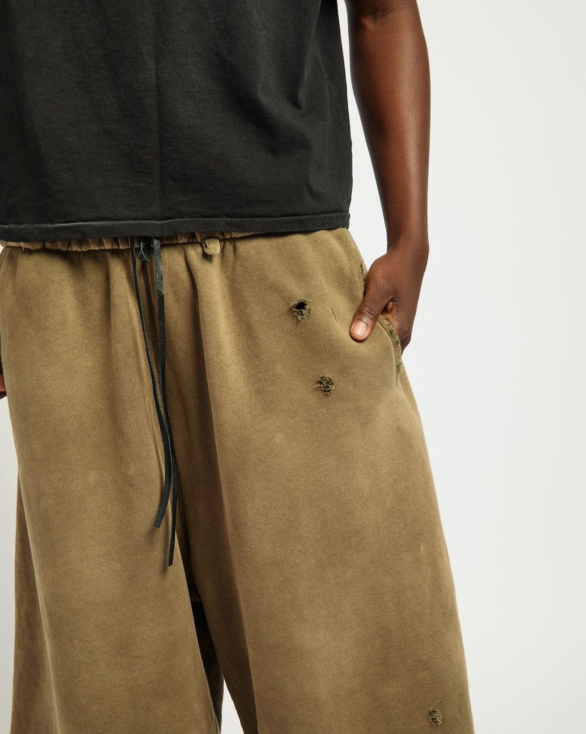 Other UNDS Military Green Sweatshorts Size US 30 / EU 46 - 2 Thumbnail