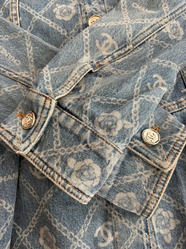 Chanel Chanel Blue camelia dark pattern lapel pleated denim jacke Size S / US 4 / IT 40 - 4 Thumbnail