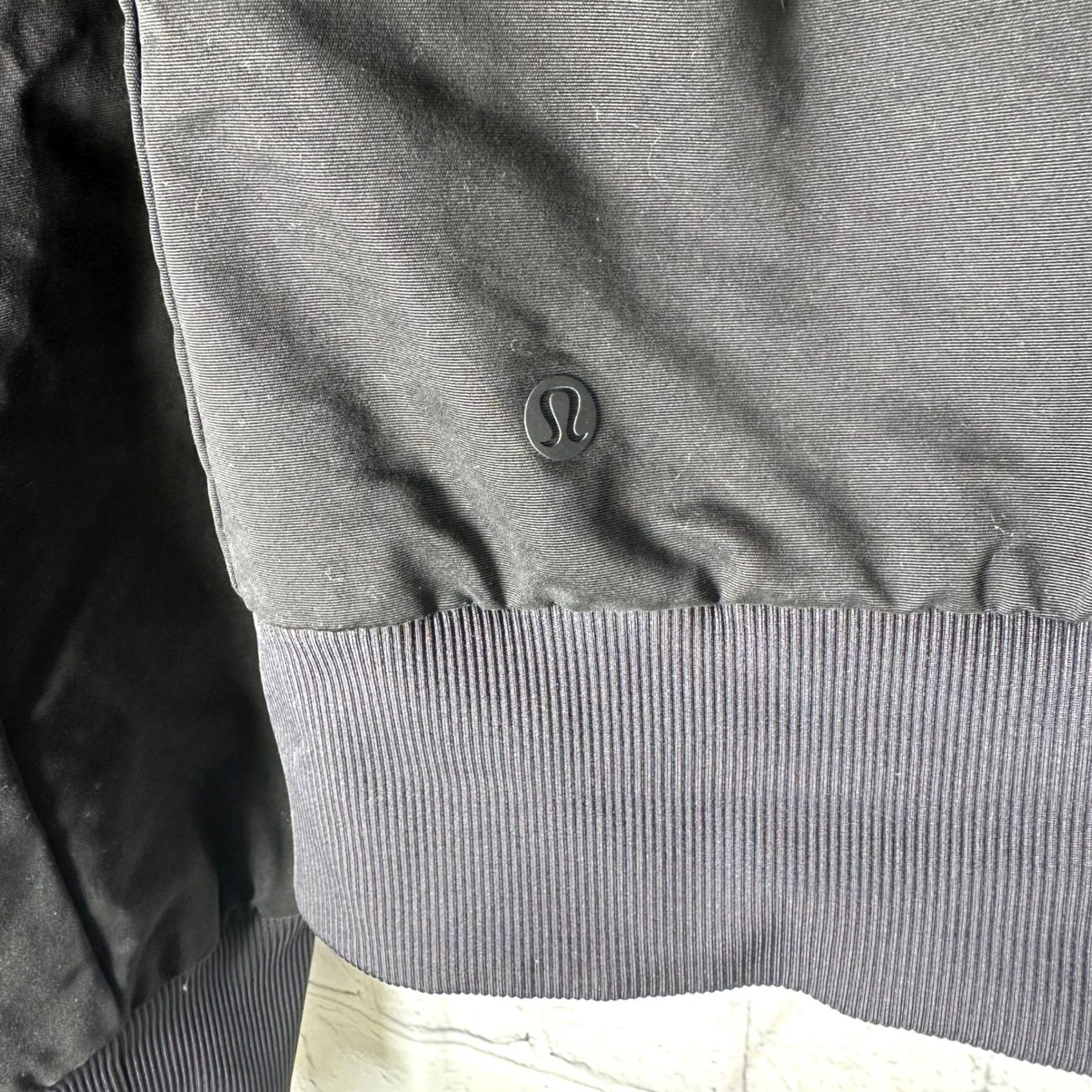 Lululemon Lululemon Bomber Jacket Shirt Womens Full Zip Solid Black 6 Lightweight Quilted Logo Wind-Resistant Size M / US 6-8 / IT 42-44 - 7 Thumbnail