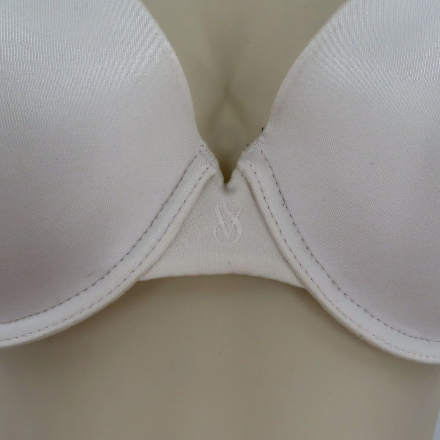 Victoria's Secret Victoria's Secret Bra 34C White Underwire Padded T-Shirt Demi Solid Women Vintage: No Size ONE SIZE - 4 Thumbnail