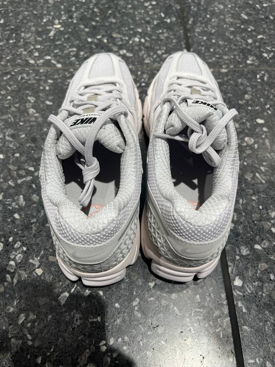 Nike Nike Zoom Vomero 5 Size US 10 / EU 43 - 4 Thumbnail