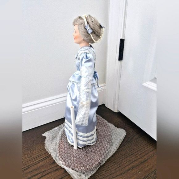 Vintage Danbury Mint Wedding Day Final Touches MOTHER Porcelain Doll Size ONE SIZE - 3 Thumbnail