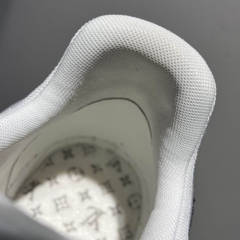 Louis Vuitton Louis Vuitton Trainer Low-Top Sneakers in Gray and White -2 Size US 11 / EU 44 - 4 Thumbnail