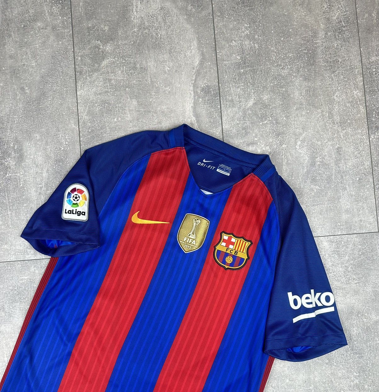 Nike Nike Barcelona FC 2016/17 Home Soccer Football Jersey Size US S / EU 44-46 / 1 - 8 Thumbnail