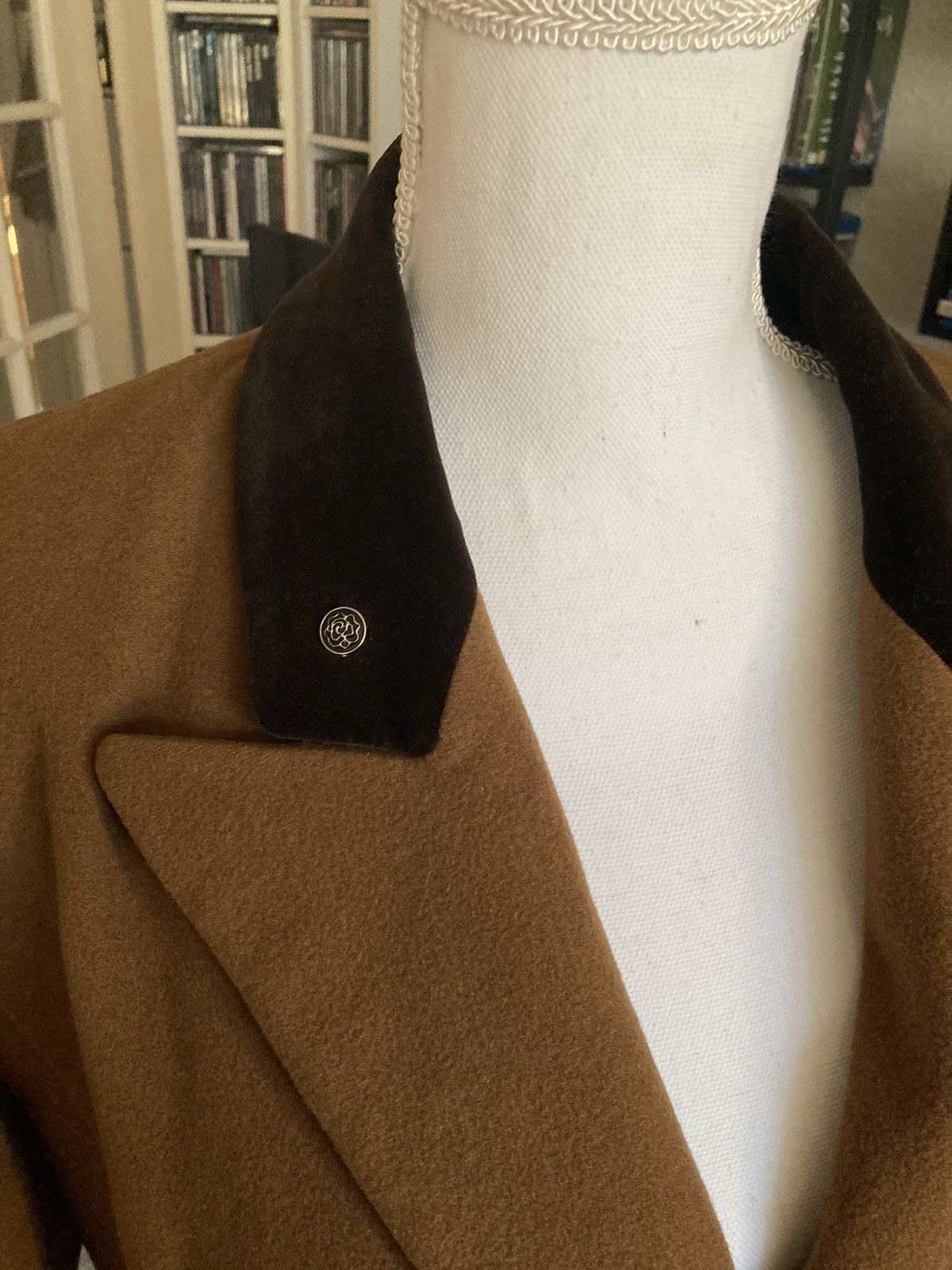 Nina Ricci Vintage Nina Ricci wool and cashmere coat with velvet trims Size M / US 6-8 / IT 42-44 - 7 Thumbnail