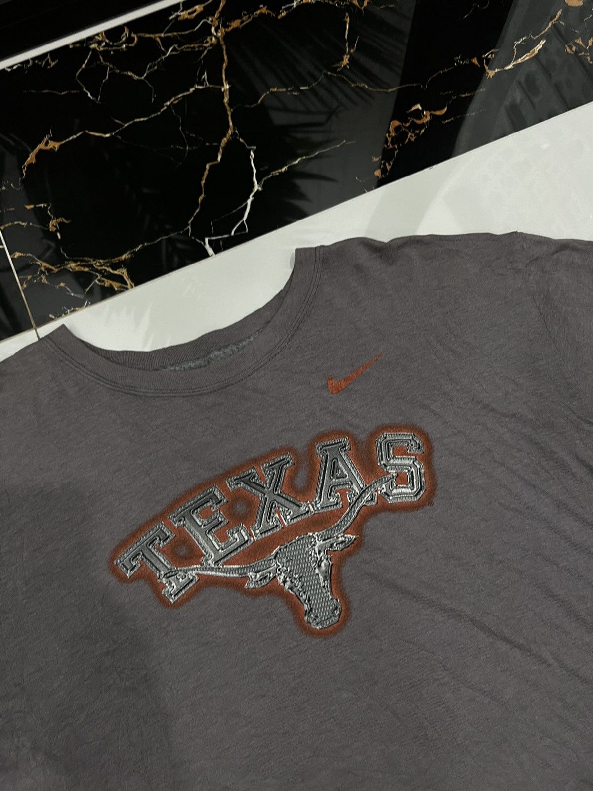 Nike × Vintage 90's RARE DISTRESSED NIKE TEXAS BULL SWOOSH LOGO TEE Size US XL / EU 56 / 4 - 2 Thumbnail