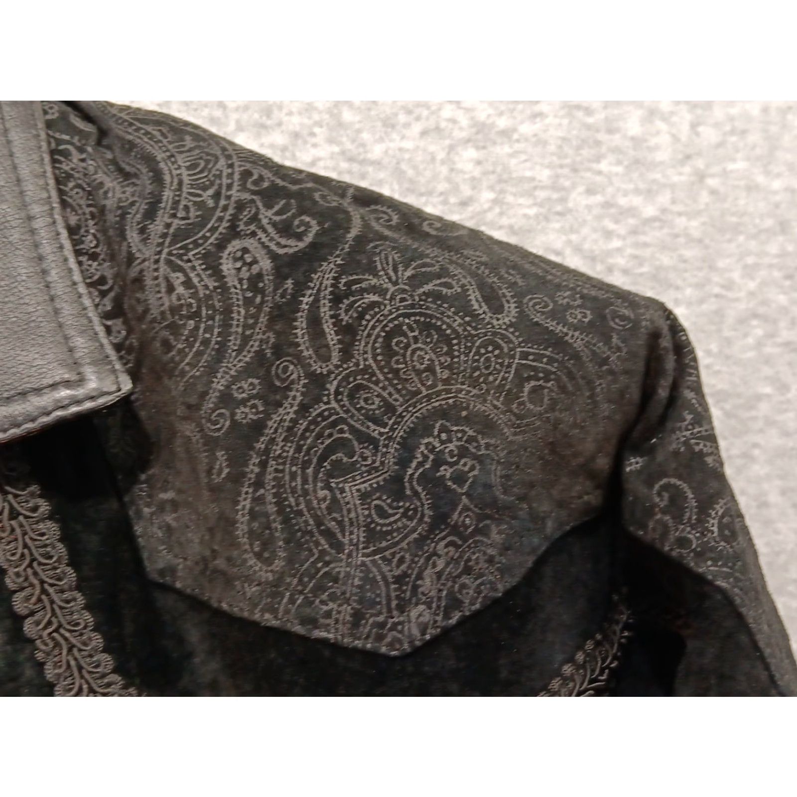 Bell VINTAGE Greg Bell Women's Leather Trench Coat M Black Paisley Leather 80s-90s Coat Womens 44" Chest 46" Hem Black Size M / US 6-8 / IT 42-44 - 4 Thumbnail