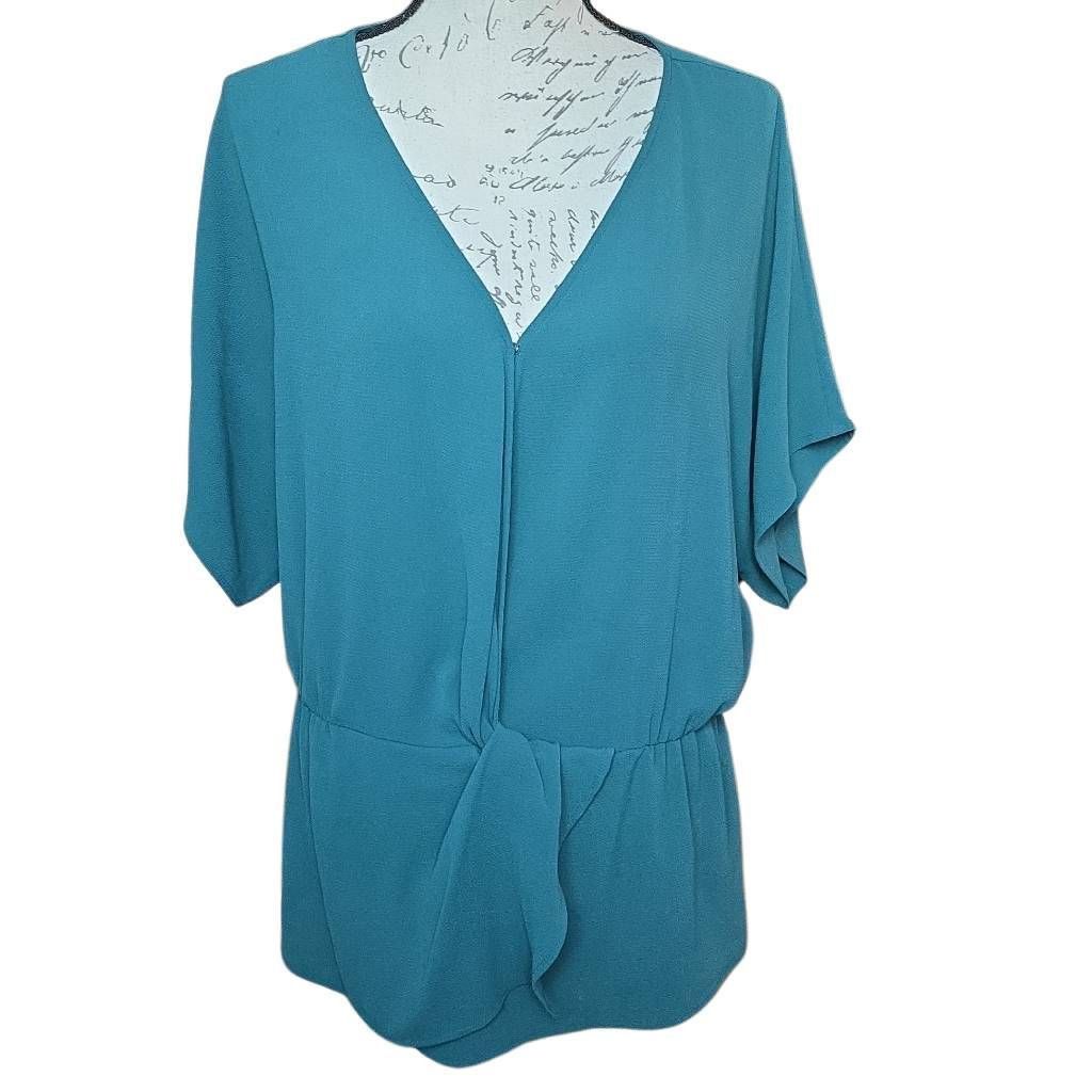 Vince Camuto Vince Camuto Women's Size Large Green V-Neck Flounce Blouse Size L / US 10 / IT 46 - 1 Thumbnail