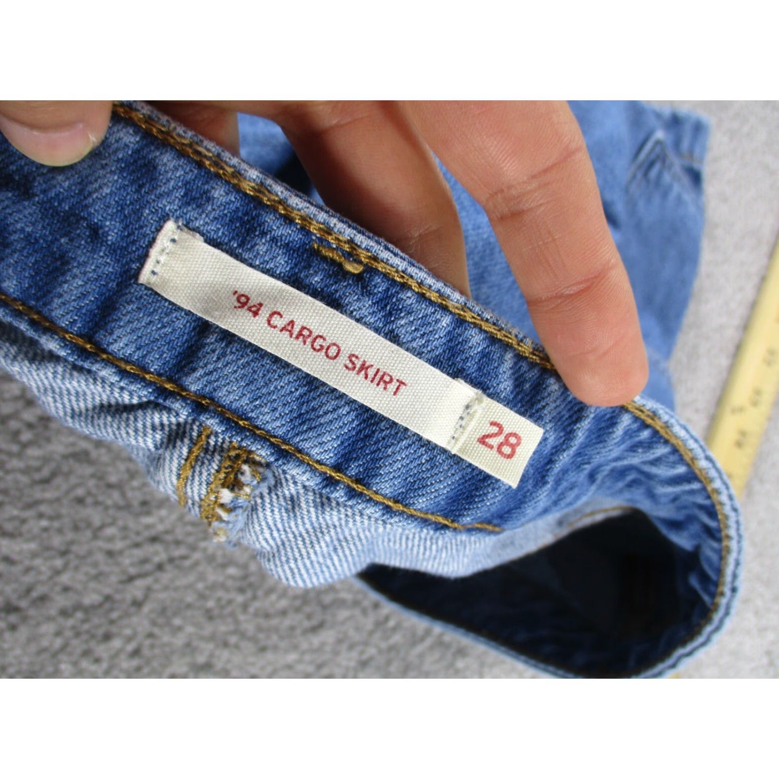 Levi's VINTAGE Levi's Cargo Skirt Womens 28 Light Wash Denim Mini Adjustable Zipper Short 90s Womens Size 28" / US 6 / IT 42 - 6 Thumbnail