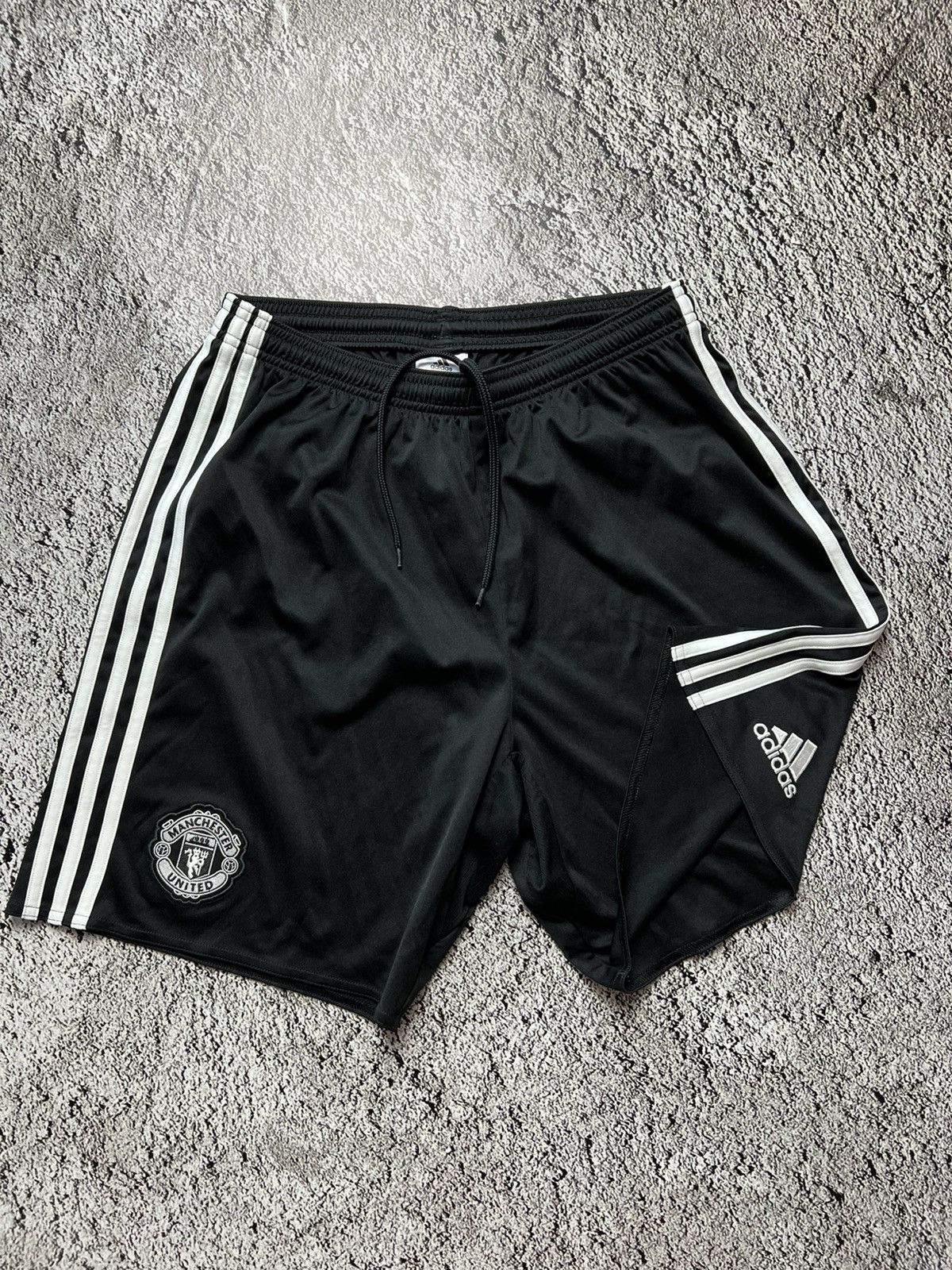 Adidas 2017-2018 Manchester united adidas shorts Size US 32 / EU 48 - 1 Thumbnail