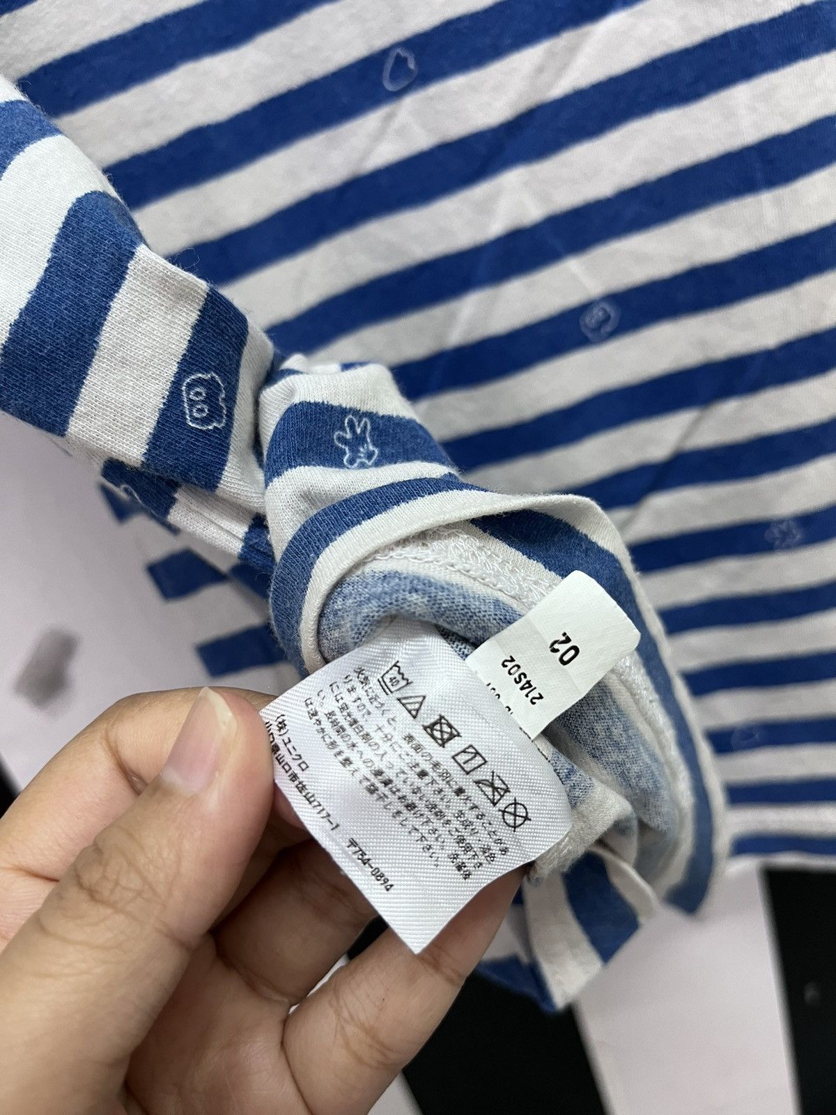 Uniqlo Uniqlo disney Mickey mouse tee Size US L / EU 52-54 / 3 - 8 Thumbnail